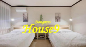 House9 , room3, queen bed4 ,elevator O , hills X, stairs X , 4min from subway and bus station,exclusive space